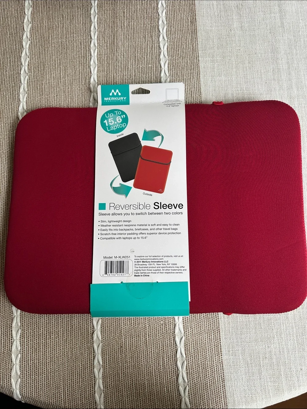 Merkury Reversible Laptop Sleeve - Red